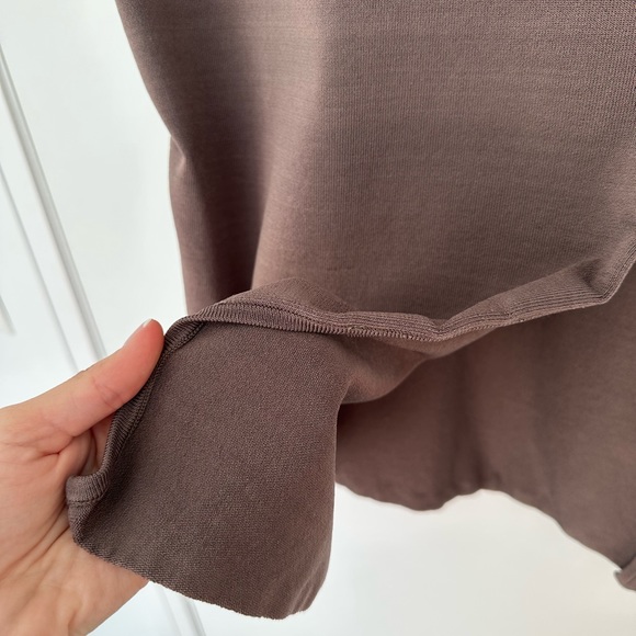 Midi dress with scoop neckline
Very good quality
Worn once
Looks very nice - Picture 2 of 5